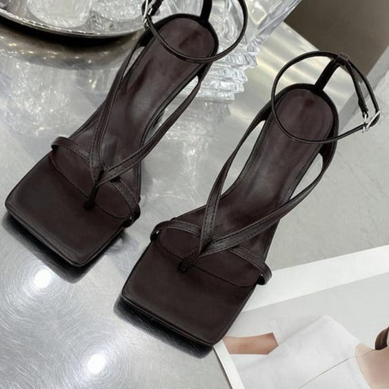 Damskie sandały z kwadratowym noskiem