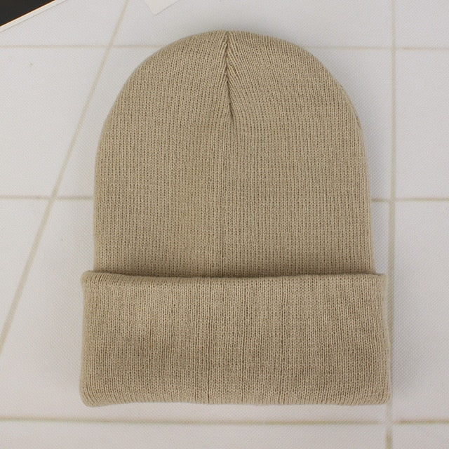 Zimowa czapka damska w jednolitym kolorze