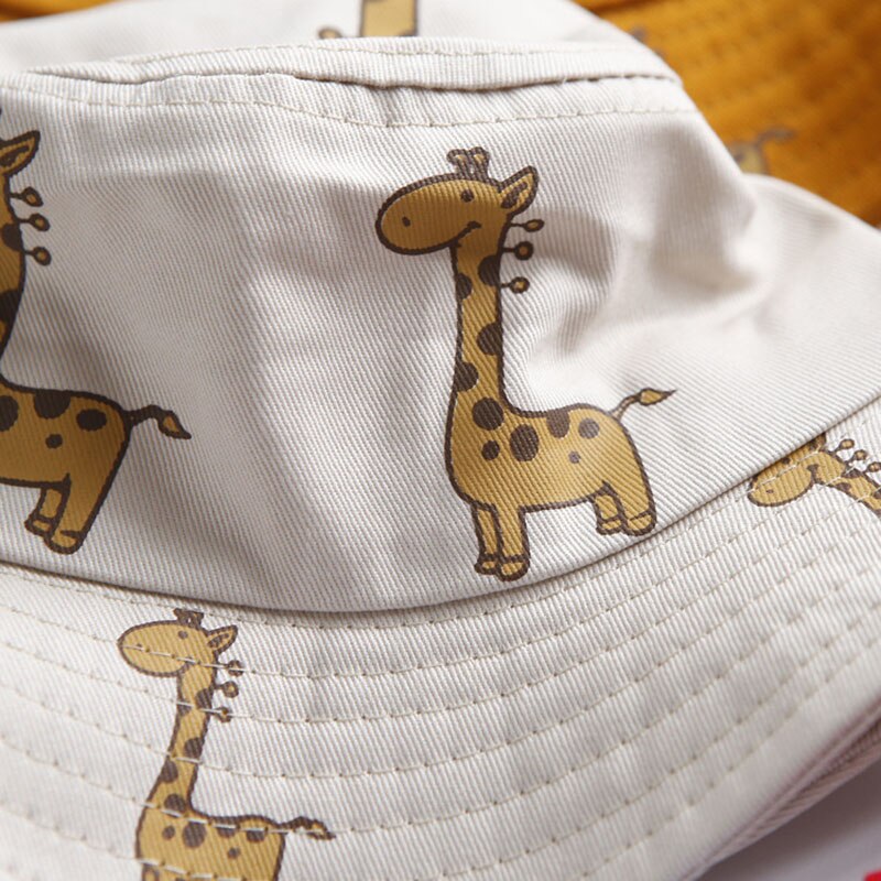 Dziecięcy kapelusz w żyrafy