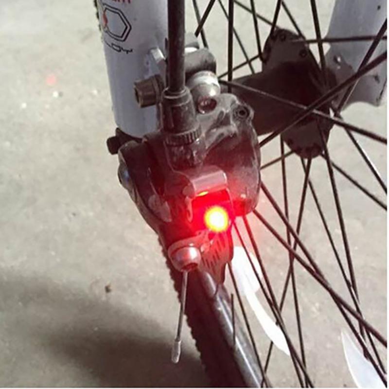 Mini lampka LED na hamulec rowerowy