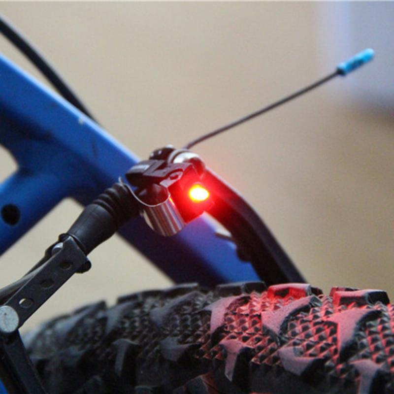 Mini lampka LED na hamulec rowerowy