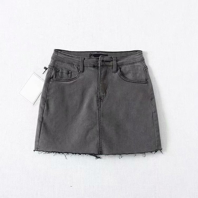 Krótkie damskie dżinsowe spódniczko - spodenki z kieszeniami