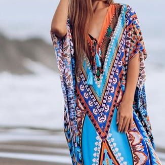Damska długa sukienka plażowa we wzory