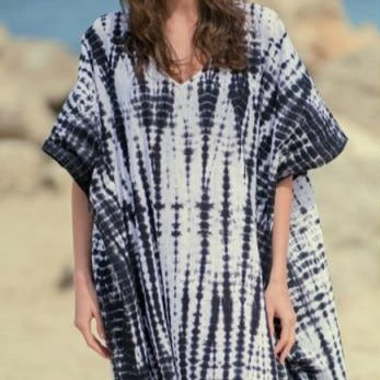 Damska długa sukienka plażowa we wzory