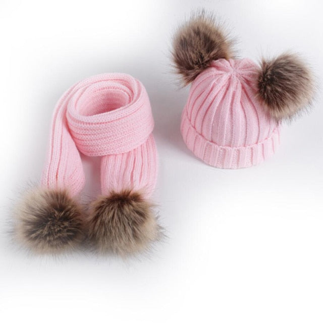 Zimowy komplet dziecięcy czapka i szalik z pomponami