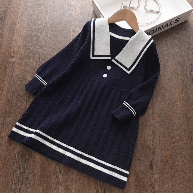 Dziewczęca sukienka swetrowa z golfem