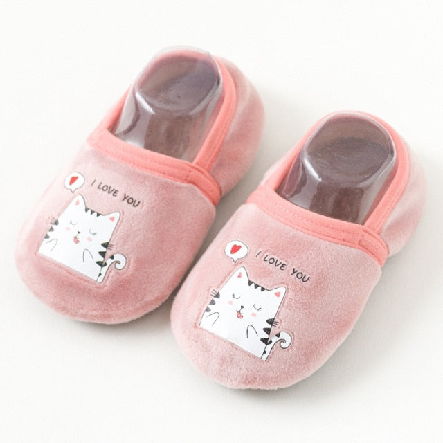 Aksamitne buciki kapcie niemowlęce
